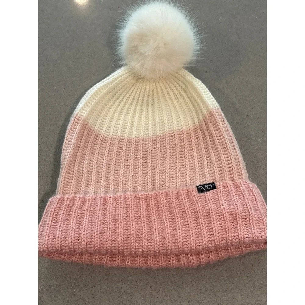 Victoria's Secret Pink White Knit Beanie‎ Hat Faux Fur Pom Pom Winter